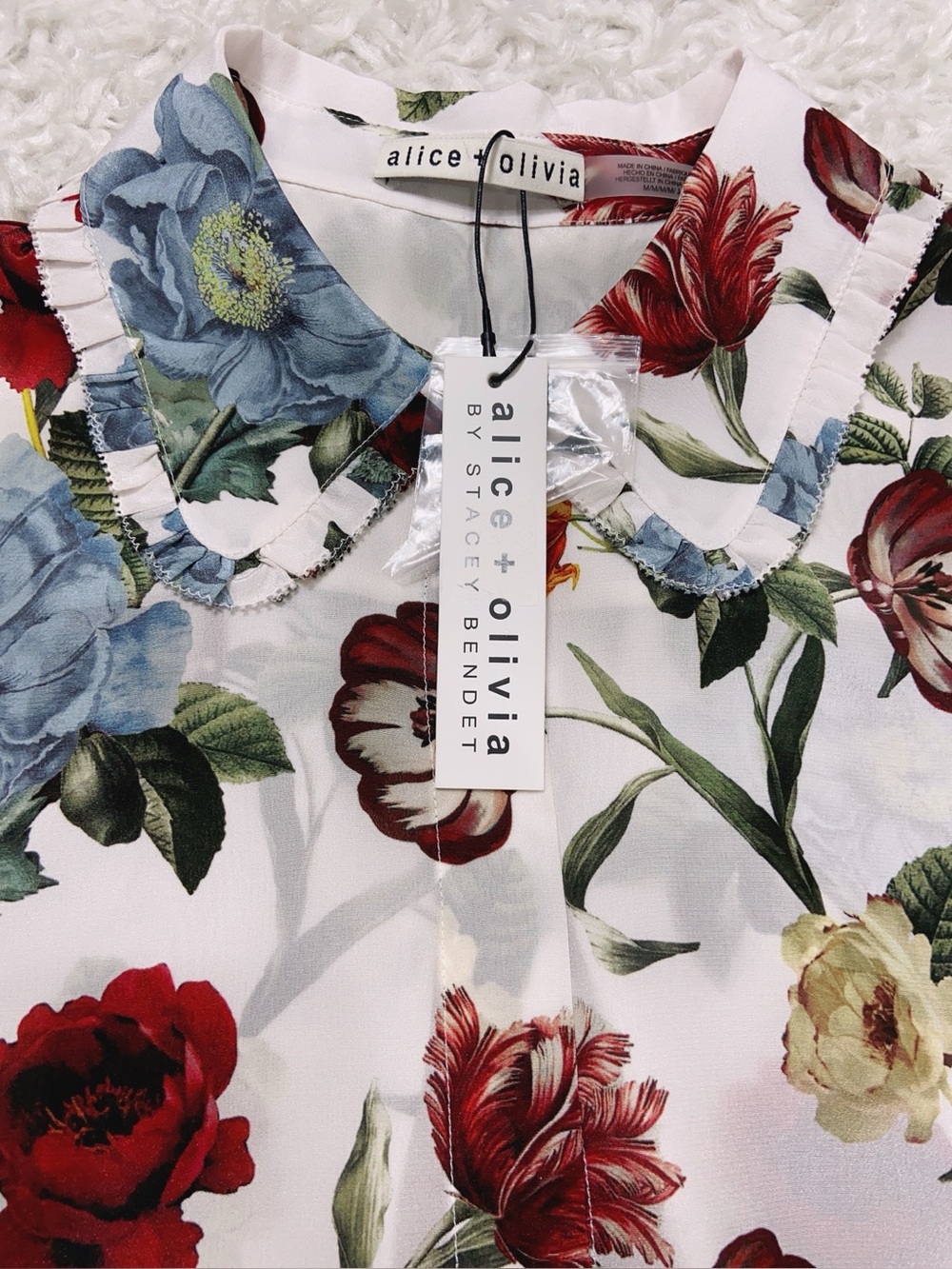 NWT Alice Olivia Martel Floral Flutter Sleeve Silk Button-Up Top - Picture 2 of 5